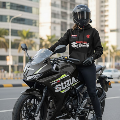 BUZO CON CAPOTA SUZUKI ESTAMPADO